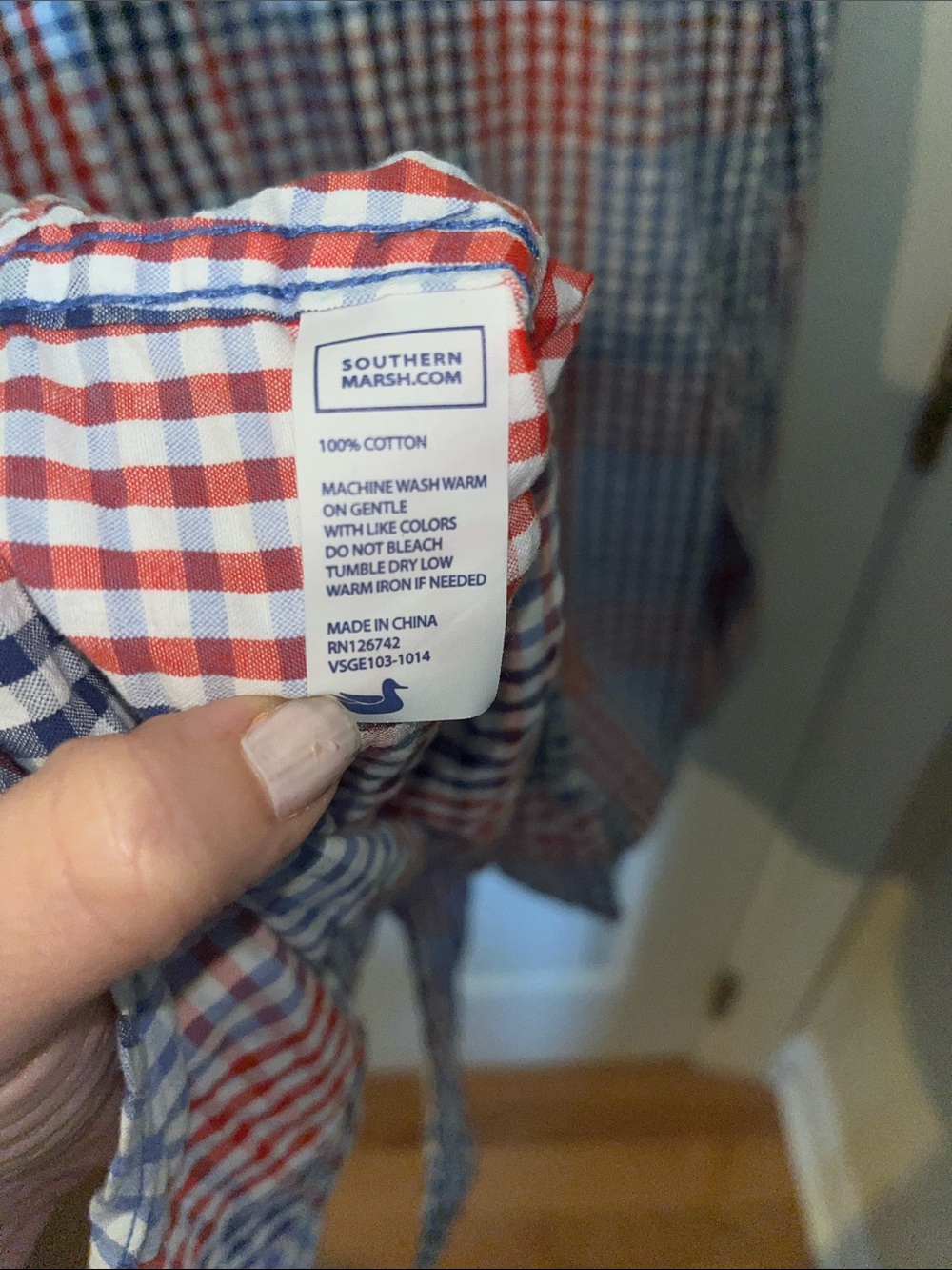 Vineyard Vines Men’s Medium Red White Blue Gingham Plaid Button Down Shirt - Picture 5 of 5